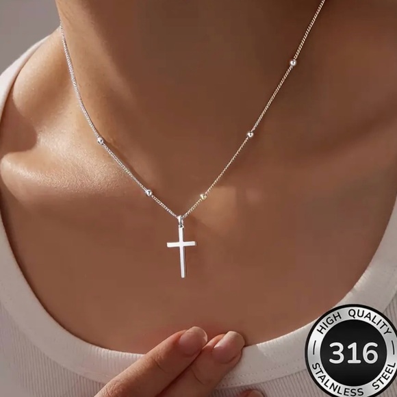 Jewelry - NEW Elegant Silver Cross Necklace
